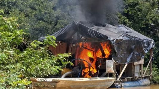 PF destrói equipamentos de garimpo ilegal na Terra Indígena Kayapó no Pará