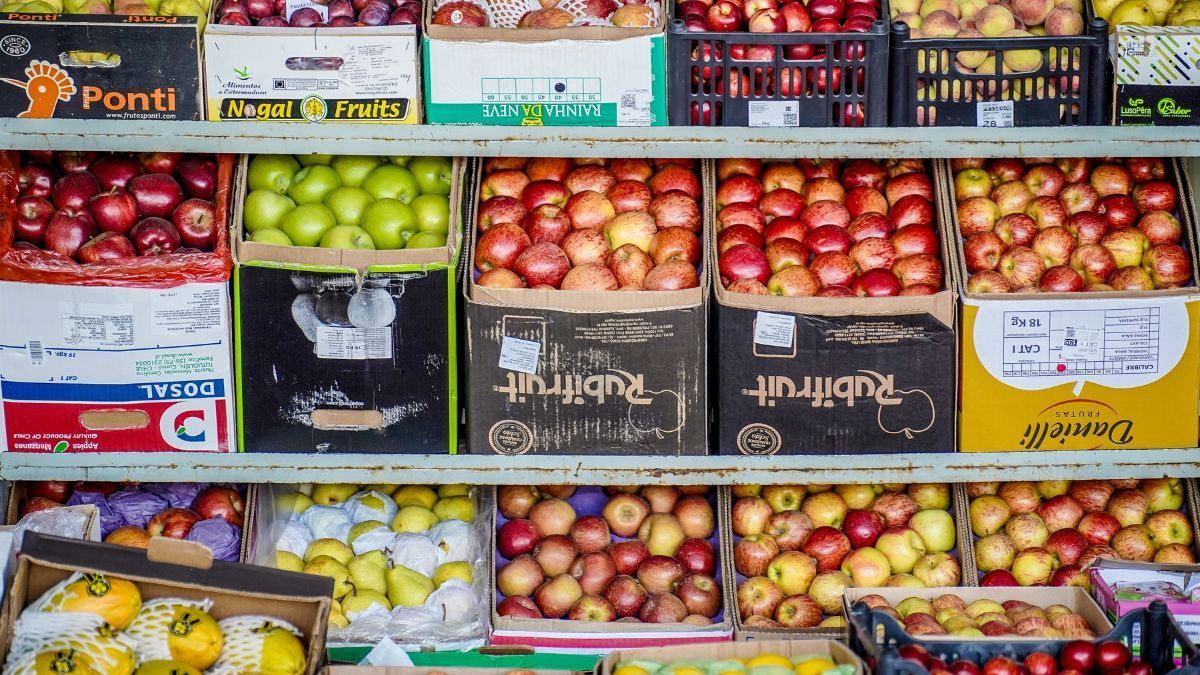 Mercado hortigranjeiro: laranja e maçã tem preços estáveis e alta nas demais culturas