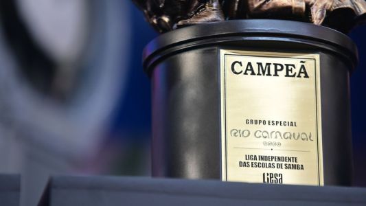 Dentro de instantes, direto da Cidade do samba no Rio de Janeiro, começará a leitura das notas do carnaval