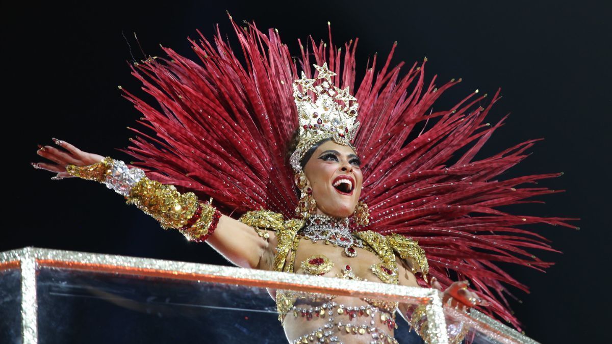 'Coragem, amor e emoção': Juliana Paes comemora vitória da Viradouro no Carnaval do Rio