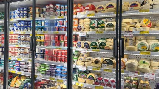 Mercado global de lácteos inicia o ano com oferta elevada, impulsionada por aumentos observados nos principais produtores mundiais