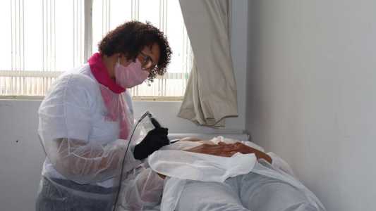 Mutirão de tatuagem 3D reconstrói mamilos de pacientes com câncer em BH neste sábado (18)
