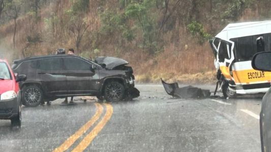 BR-381 é liberada após acidente fatal entre van e carro na Grande BH