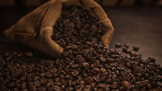 Exportação mundial de café soma 138 mi de sacas em 2024/25; América do Sul lidera, mas cai