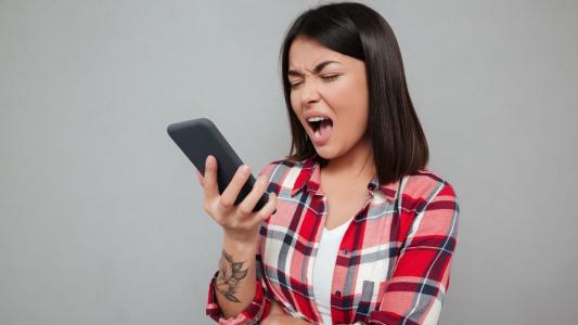 Entenda o que é 'rage bait', palavra do ano de 2025 segundo o dicionário Oxford