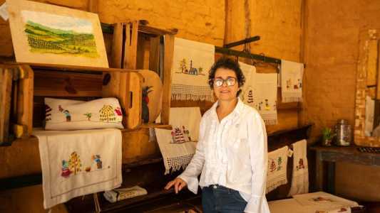 Cafeicultoras de Minas lançam coleção de bordado em feira de artesanato no Expominas