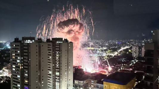 Galpão de fogos de artifício explode em São Paulo e causa incêndio; veja vídeo