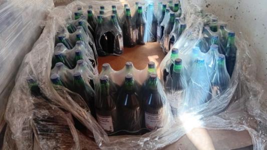 Mais de 5 mil litros de vinho clandestino são apreendidos em Porto Alegre