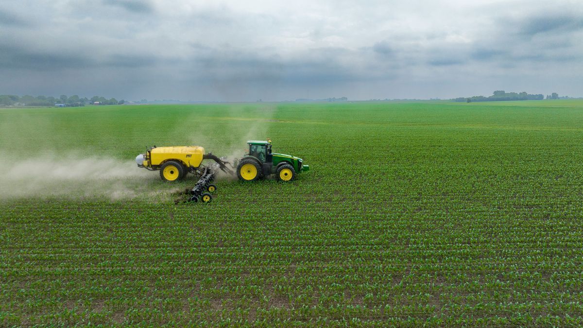 Lula sanciona incentivo a biofertilizantes e amplia mais uma vez verba para projetos da Defes