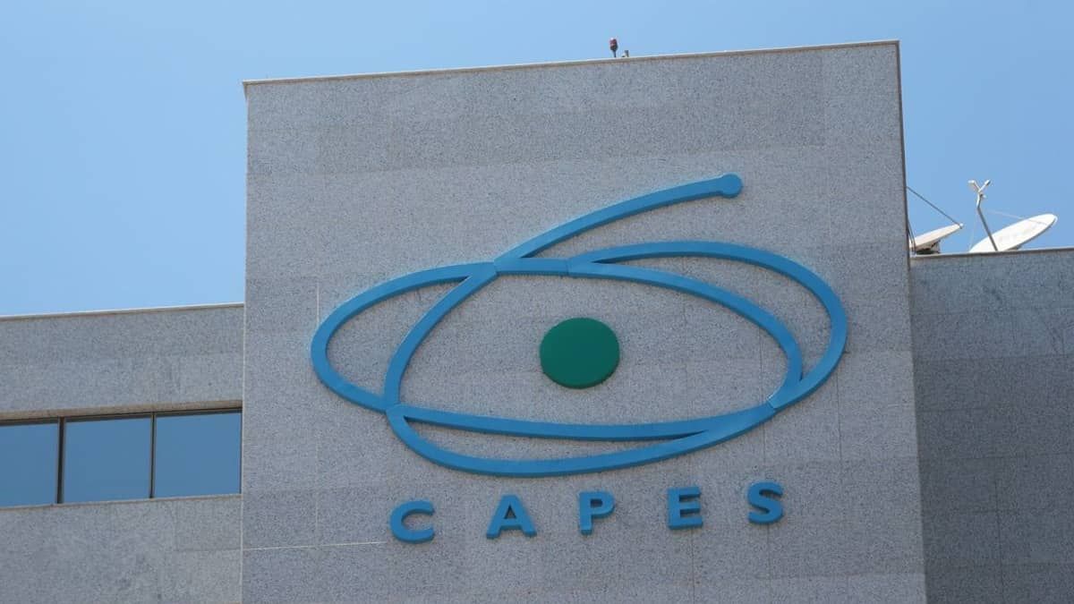 Capes tem bloqueio de R$ 116 milhões; organizações estão preocupadas