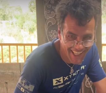 Morre “Nem Galinha”, artista ouro-pretano conhecido por suas placas entalhadas