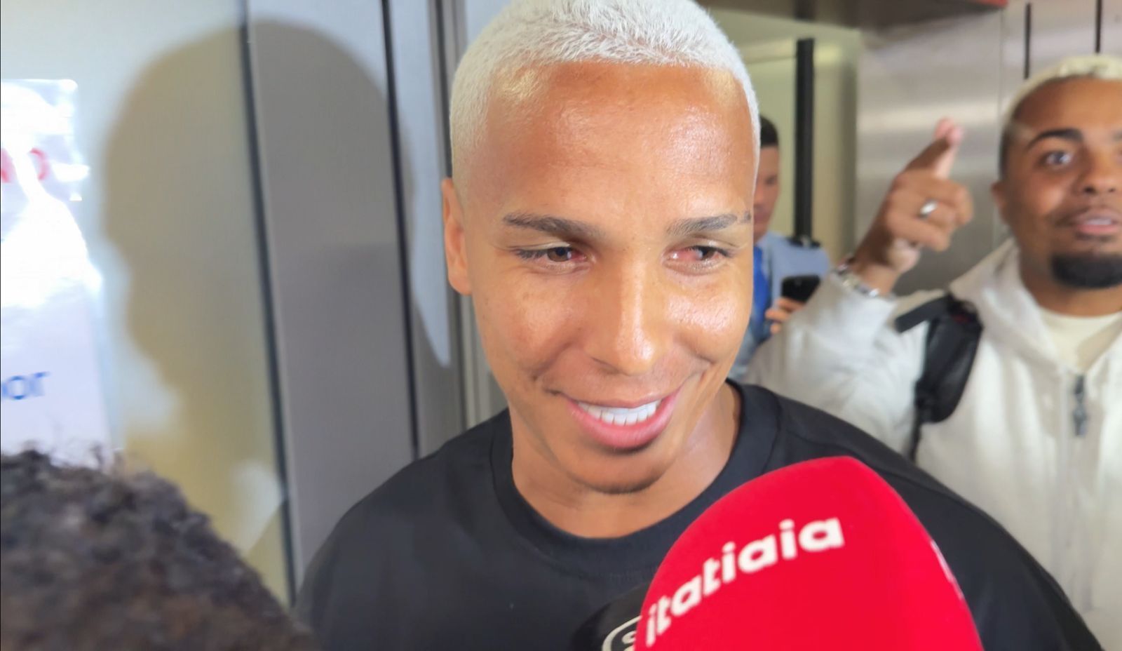 Reforço do Atlético, Deyverson desembarca em BH para assinar até fim de 2025