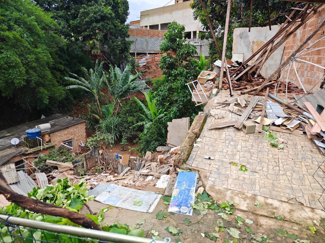 'Casa dele era boa, não tinha trinca', diz irmã de idoso após desabamento no Barreiro, em BH