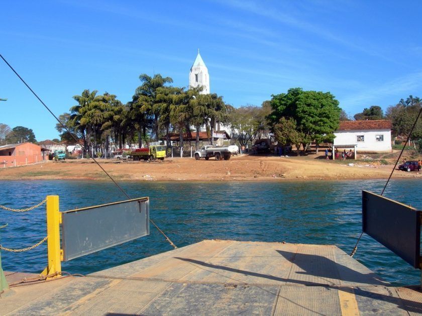 Travessia noturna de balsa em Carmo do Rio Claro está suspensa