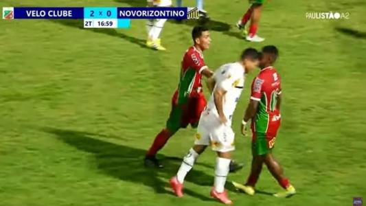 Cabeçada derrubou atacante do Velo Clube