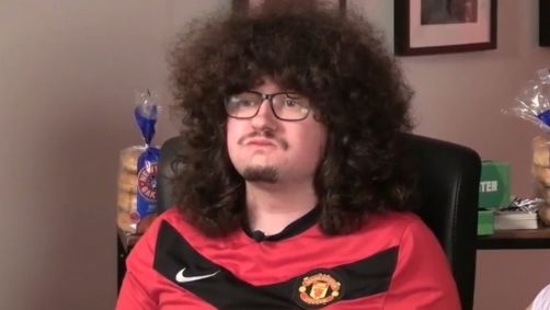 Torcedor do United não corta cabelo há quase 500 dias após aposta