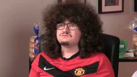 Torcedor do United não corta cabelo há quase 500 dias após aposta