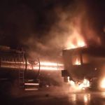 Caminhão-tanque pega fogo após bater em mureta de ponte no Triângulo Mineiro