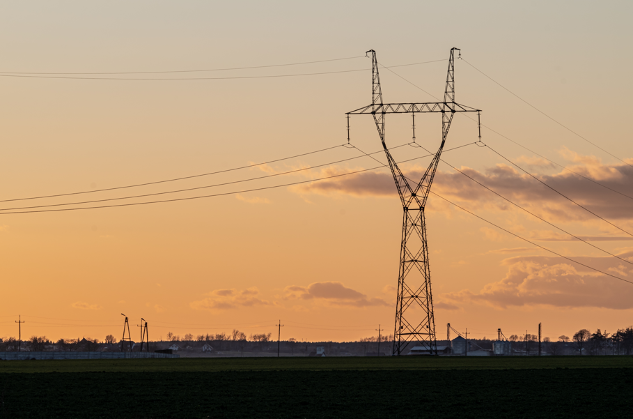 Indústrias investem em energia própria para reduzir custos e emissões
