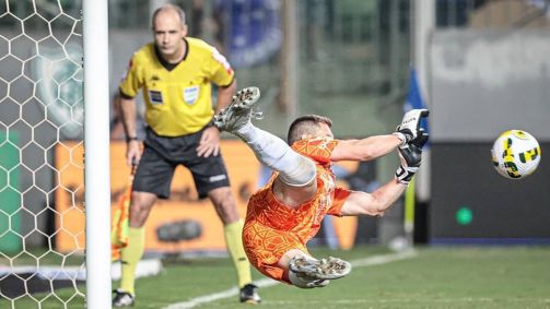 Cabral defendeu quatro pênaltis e classificou o Cruzeiro contra o Remo na Copa do Brasil