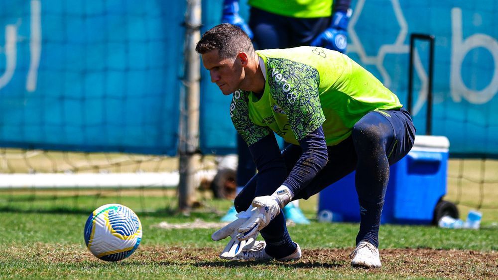 Cruzeiro anuncia rescisão de contrato de Rafael Cabral, que fica livre no mercado