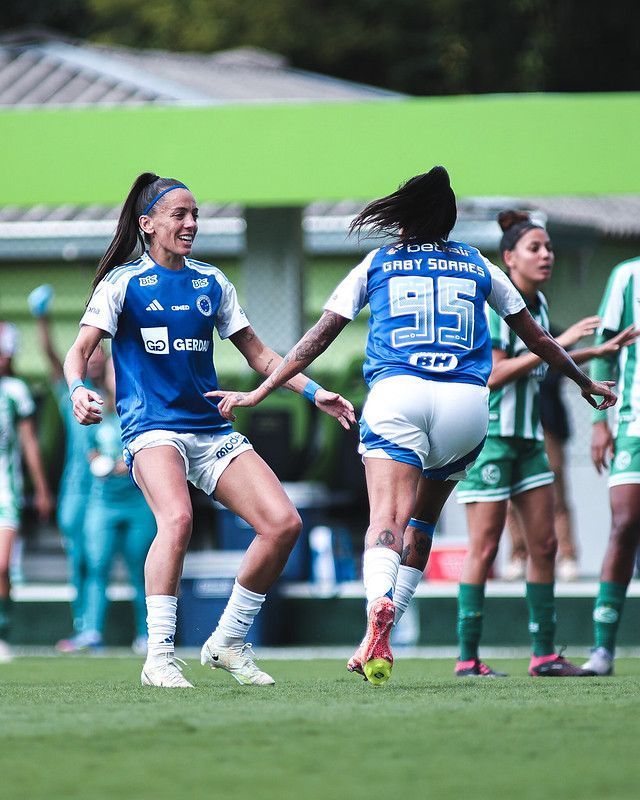 Cruzeiro goleia o Juventude e assume liderança do Brasileiro Feminino
