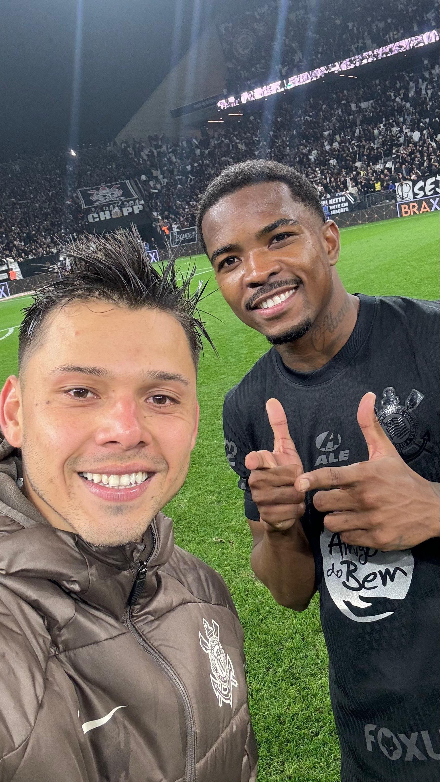 Após vitória do Corinthians, ex-Cruzeiro se recusa a dar entrevista e xinga imprensa
