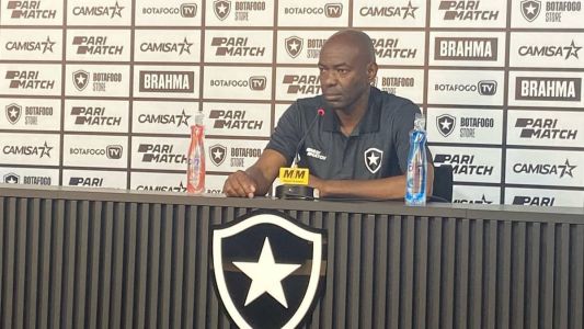 Caçapa falou pela primeira vez como técnico do Botafogo