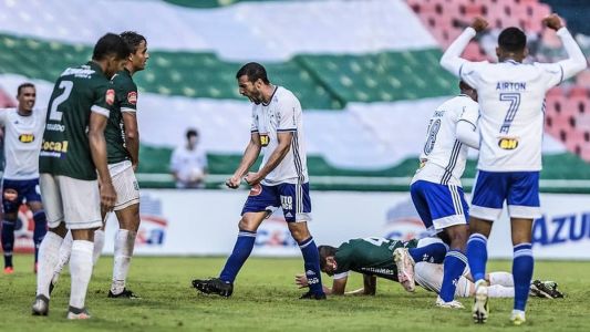 Cáceres marcou o gol do Cruzeiro contra o Uberlândia, no Parque do Sabiá, em 2021