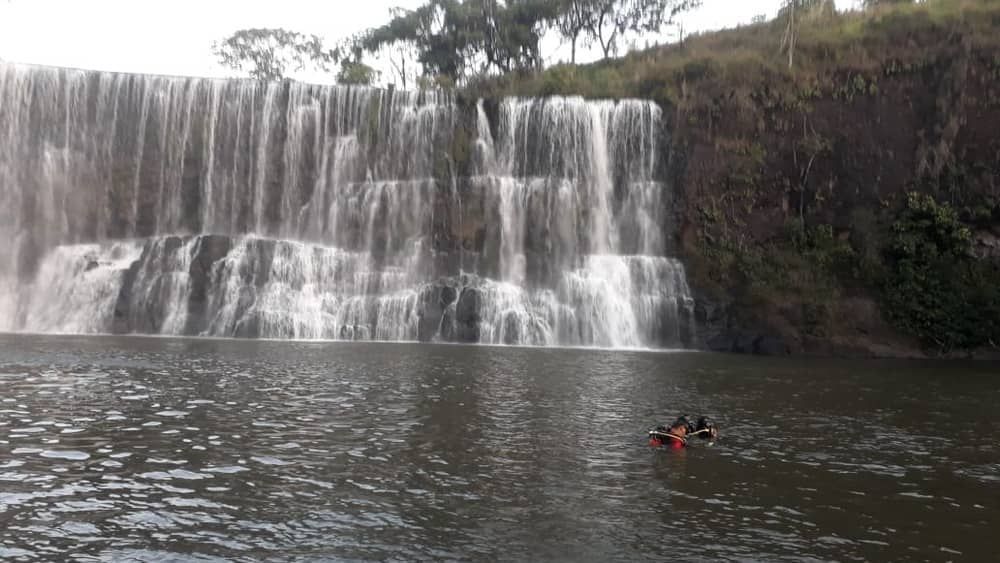 Corpo de jovem que desapareceu durante mergulho em cachoeira é encontrado