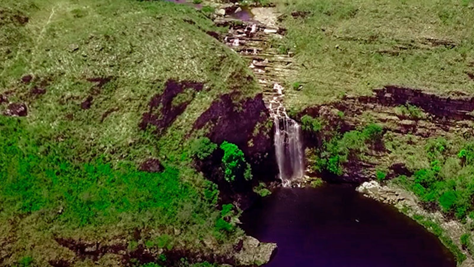 Bombeiros encontram grupo de amigos que ficou ilhado na Serra do Cipó
