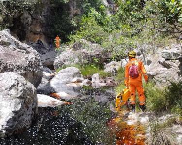 Corpo de Bombeiros em resgate de corpo