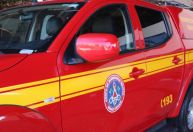 Bombeiros combatem incêndio em garagem na Zona Norte de Juiz de Fora