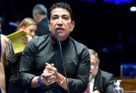 Magno Malta publica vídeo após ser acusado de agredir técnica em hospital