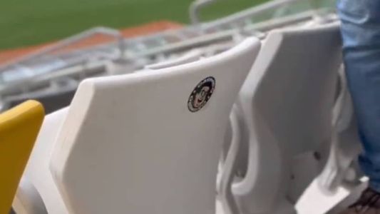 Cadeira da Arena MRV já tem até o adesivo referente a Casimiro; presente será entregue esta semana