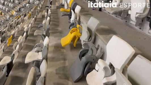 Cadeira quebradas no setor do Cruzeiro