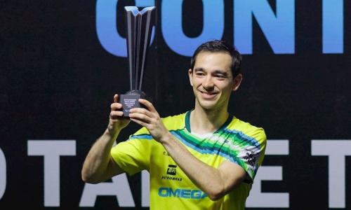 Campeão, Calderano comemora com a torcida brasileira na Arena Carioca 1