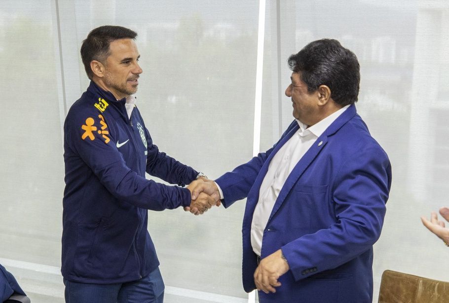 Diretor atualiza busca da Seleção Brasileira por treinador e define prazo