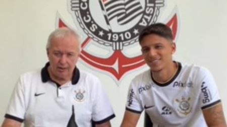 Caetano renovou até o final de 2024 com o Timão