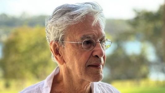 Caetano Veloso está com uma 'gripe forte'