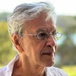 Caetano Veloso interrompe 'férias radicais' para explicar homenagem a Carlos Lyra