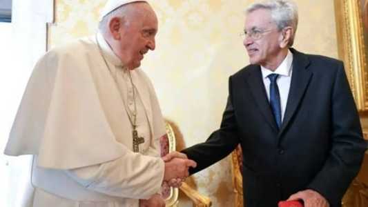 Caetano Veloso vai ao Vaticano receber benção de Papa Francisco nesta quinta-feira (28)
