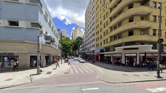 Foto mostra encontro das ruas Rio de Janeiro e Caetés, no Centro de Belo Horizonte