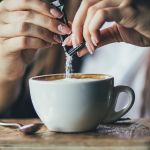 Consumo de adoçantes pode impactar metabolismo dos filhos, aponta estudo