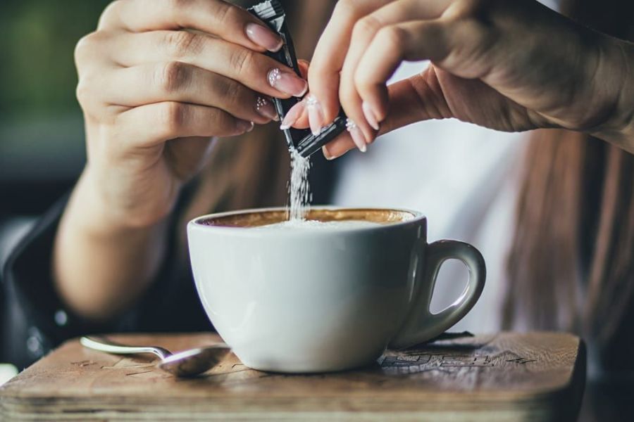 Consumo de adoçantes pode impactar metabolismo dos filhos, aponta estudo
