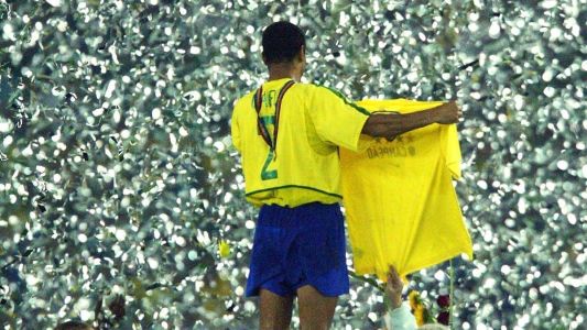 Cafu foi o capitão da conquista da Copa do Mundo em 2002
