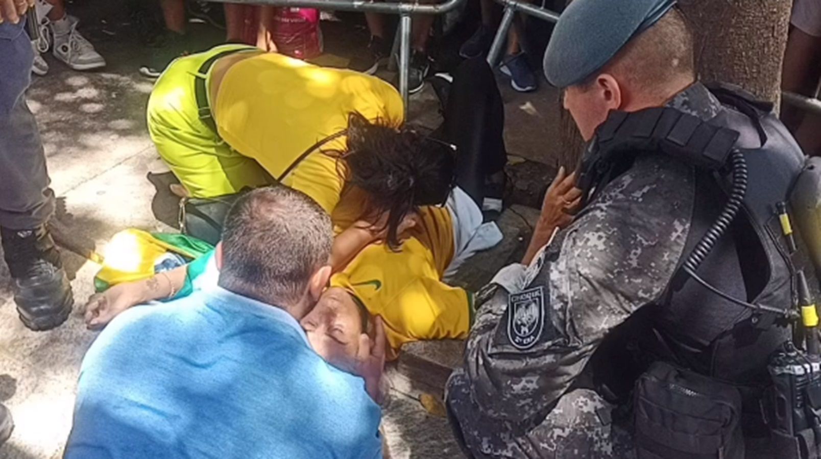Vídeo: mulher cai de árvore em manifestação pró-Bolsonaro em SP e perfura o pulmão