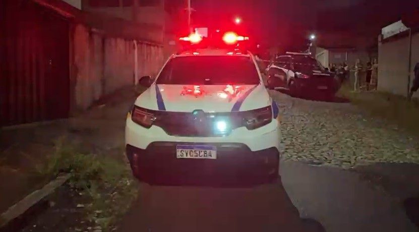 Homem é morto com faca de açougueiro após pedir que filho evitasse 'más companhias'