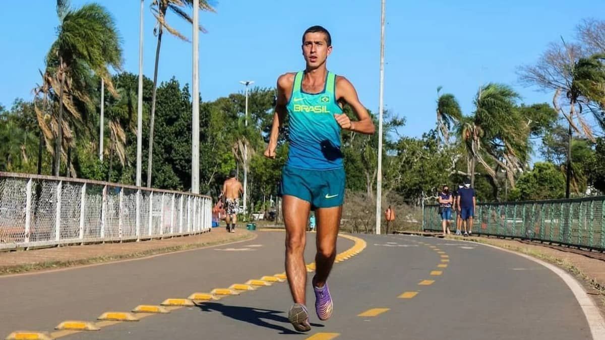 Caio Bonfim alcança índice olímpico para Paris'2024 na marcha atlética