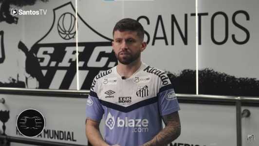 Caio Henrique treina no CT do Santos